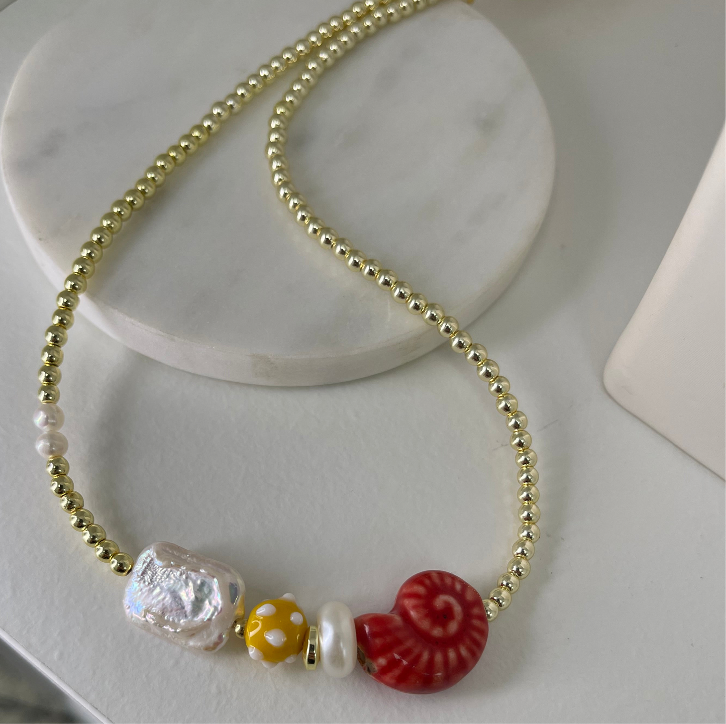 Carola Choker