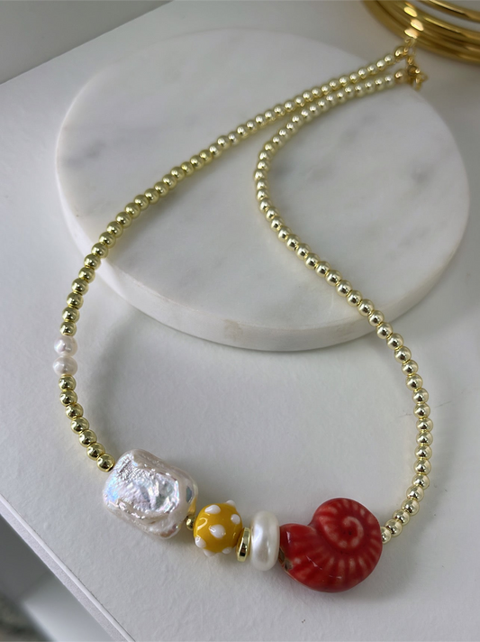 Carola Choker